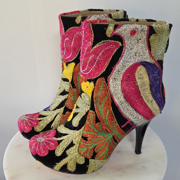 Rockwell Tharp Shoes - Rockwell Tharp Embroidered Floral And Bird Leather Ankle Boots Vintage Size 38